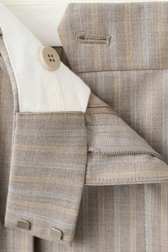 Bruine kostuumbroek van MANGO met krijtstreep en knoopdetail.