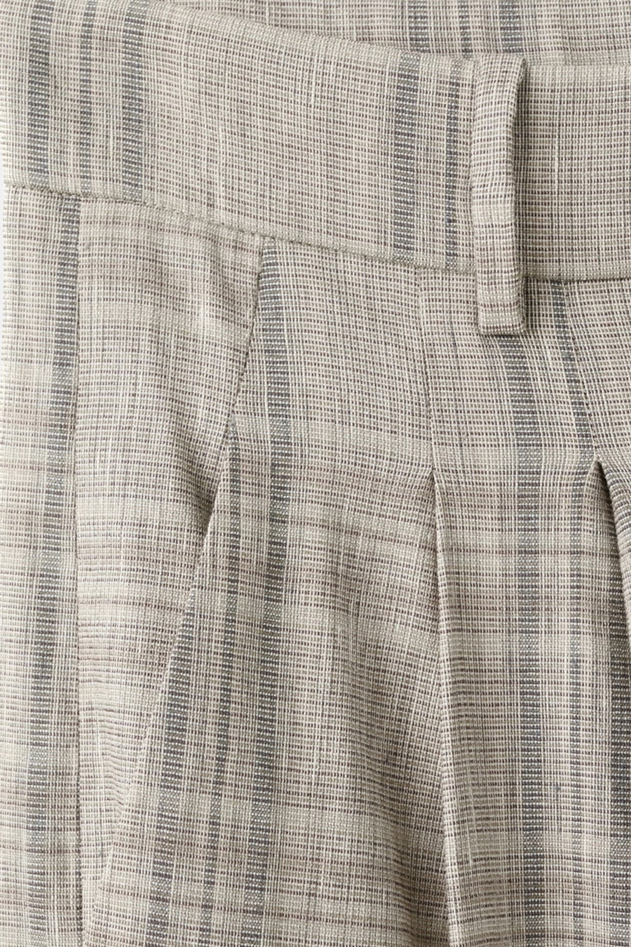 Beige broek van MANGO, met een subtiel gestreept patroon en plooien aan de voorkant.