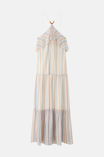 Robe sans manches à rayures multicolores de MANGO avec volants, bretelles spaghetti et jupe superposée, vue de dos.