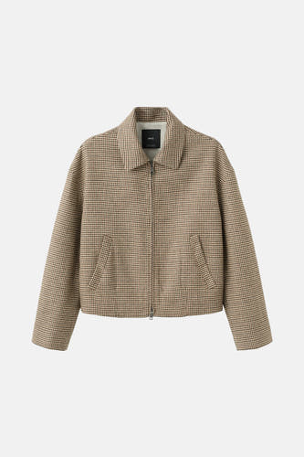 Blazer multicolore de MANGO, avec un motif carreaux de guepard et une fermeture à glissière devant.