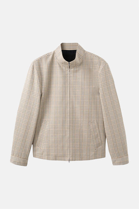 Veste courte multicolore de MANGO avec un motif à carreaux et une fermeture éclair sur le devant.