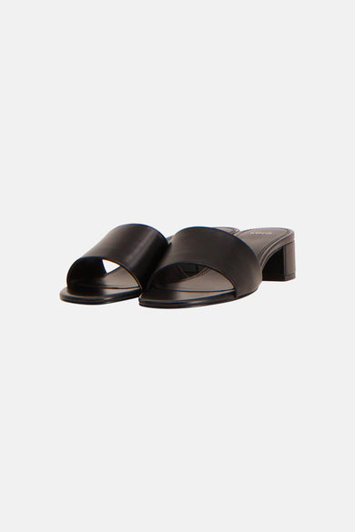 Sandales noires MANGO à talons blocs bas, vues de dos.