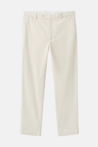 Jean écru de MANGO, avec une subtile texture côtelée et une coupe classique et droite.