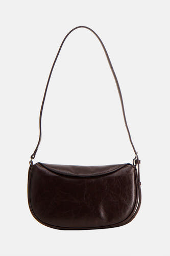 Sac à bandoulière marron de MANGO, avec une finition lisse et une bandoulière fine.