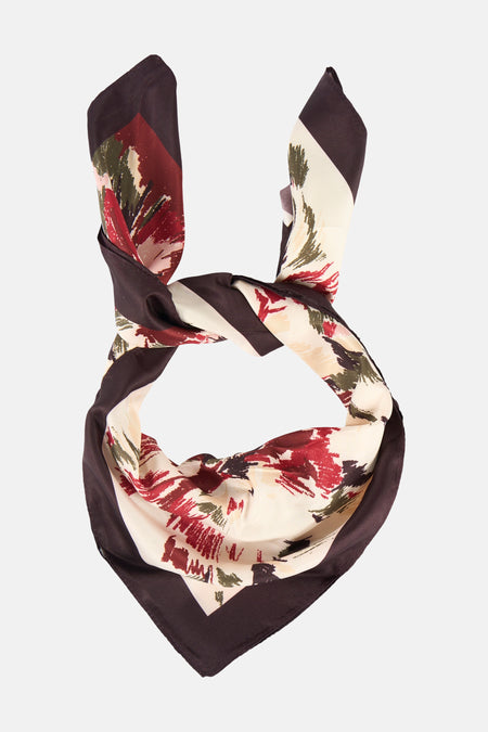 Écharpe d'été multicolore de MANGO avec motif floral abstrait et tissu drapé.