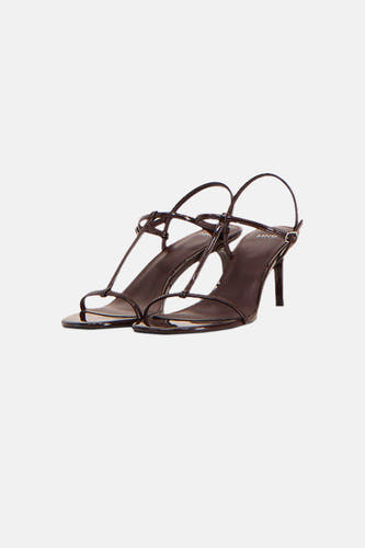 Bruine sandalen van MANGO, met smalle bandjes en een hoge hak.