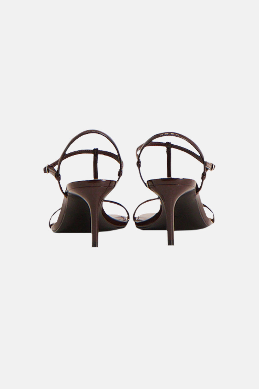 Bruine sandalen van MANGO, gezien van achteren, met een hak en dunne bandjes.