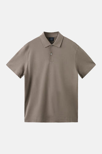 Polo marron de MANGO à manches courtes et fermeture boutonnée.