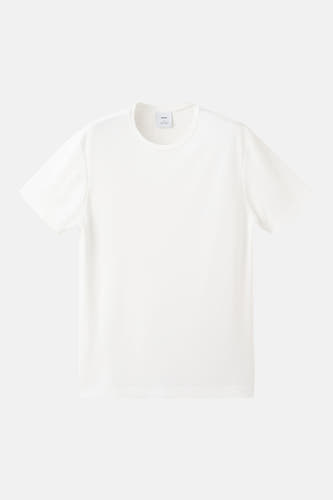 T-shirt blanc à manches courtes de MANGO, avec col rond et étiquette dans le cou, posé à plat.