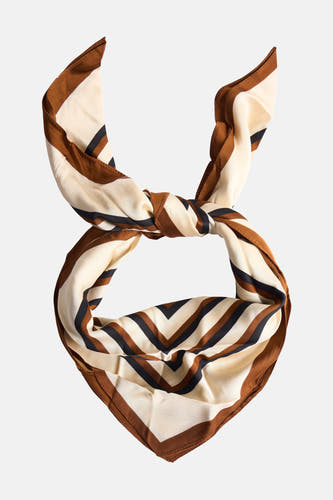 Multikleurige zomersjaal van MANGO, met een gestreept patroon in bruin, zwart en beige, geknoopt in het midden.
