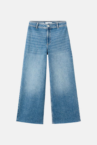 Jeans larges en denim bleu, de MANGO, avec un délavage stonewash.
