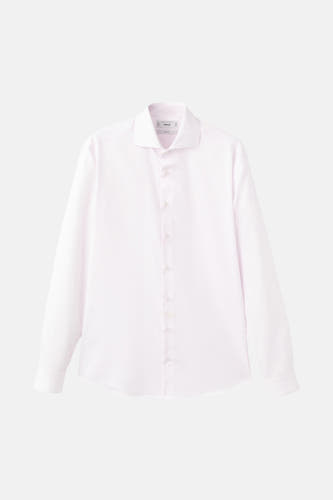 Chemise rose à manches longues de MANGO, col classique et fermeture à boutons.