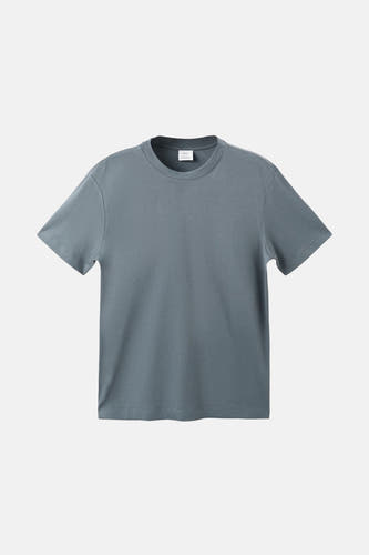 T-shirt bleu à manches courtes de MANGO, uni sur un fond blanc.