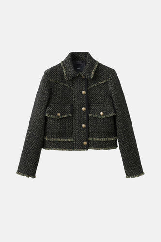 Blazer vert de MANGO, avec une texture tweed, des franges le les bords et des boutons dorés.