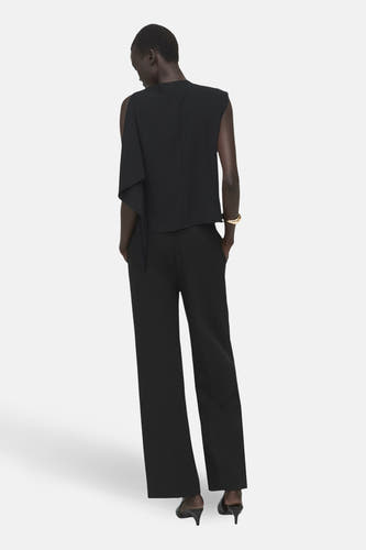Zwarte mouwloze blouse van MANGO, met een asymmetrisch ontwerp en een losse pasvorm.
