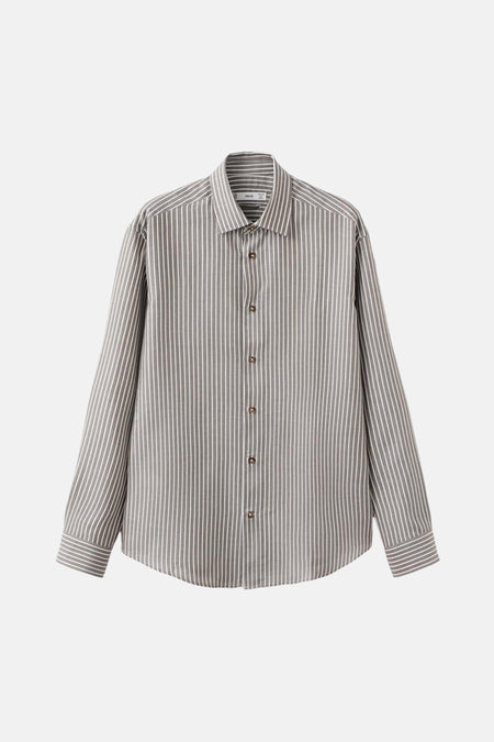 Kaki hemd met lange mouwen van MANGO, met een gestreept patroon en bruine knopen.
