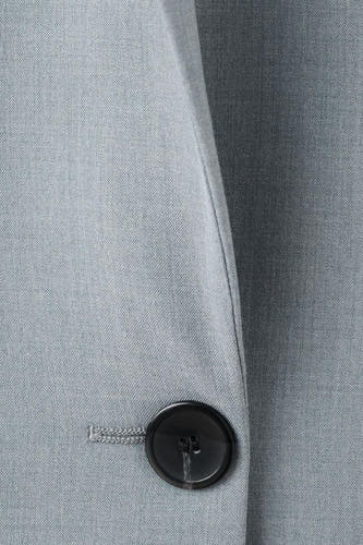 Blazer bleu de MANGO, avec une fermeture à boutons, dans un tissu doux tissé.