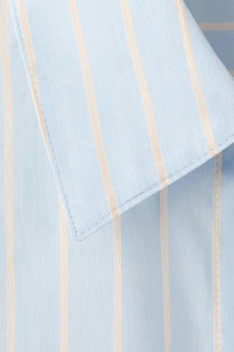 Chemise rayée bleue (manches longues) de MANGO, avec un col classique et des coutures soignées.