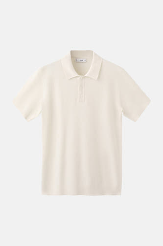 Polo écru de MANGO à manches courtes et fermeture boutonnée.