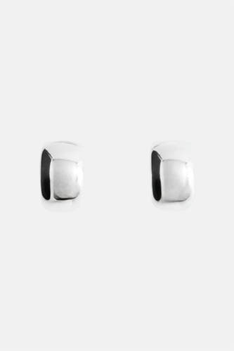 Boucles d'oreilles en argent de MANGO avec un design moulé et sculptural.