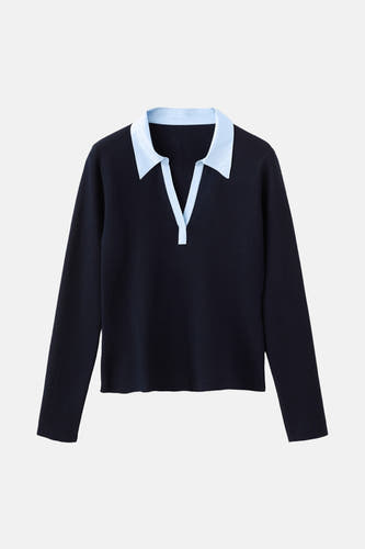 T-shirt bleu à col V de MANGO, avec longues manches et une patte blue claire.