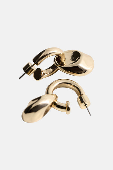 Boucles d'oreilles dorées de MANGO, avec maillons épais et clous d'oreilles.