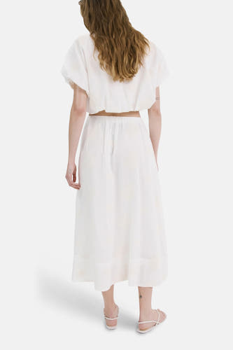 Lange ecru rok van MANGO met subtiele patronen, een elastische tailleband en een losse pasvorm, achterzijde.