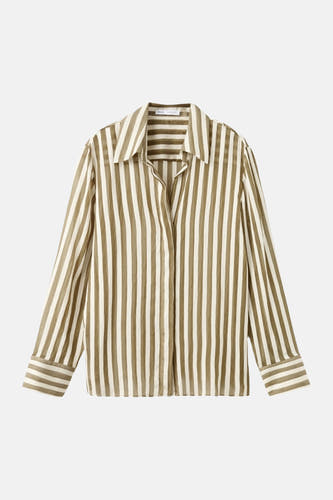 Chemise rayée blanche et marron de MANGO avec des rayures verticales, des manches longues et un col.