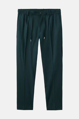 Pantalon vert MANGO avec taille élastique, cordon de serrage, bouton et plis.