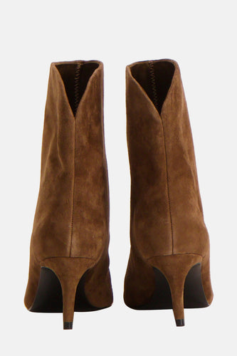 Bruine enkellaarzen van MANGO, met stiletto hakken en een v-vormige inkeping aan de achterkant.