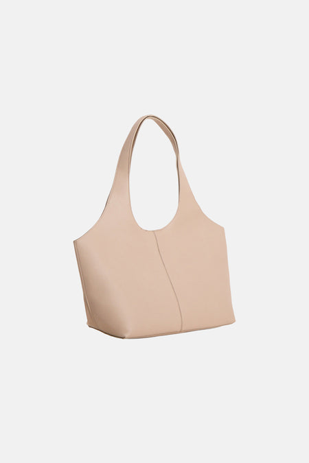 Sac à bandoulière beige de MANGO avec une texture lisse et un style simple et élégant.
