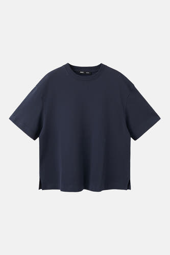 T-shirt bleu de MANGO à manches courtes et petites fentes sur les côtés.