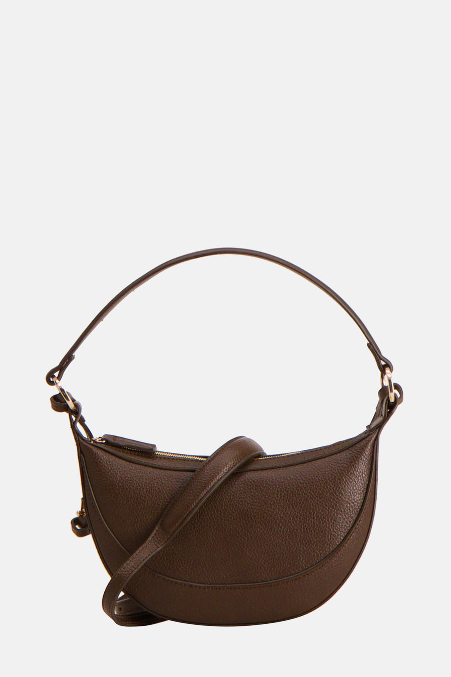 Sac à dos marron de MANGO, avec une texture granuleuse et une sangle d'épaule ajustable.