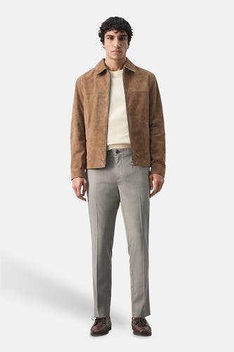 Pantalon beige de MANGO avec une texture subtile et des jambes droites.