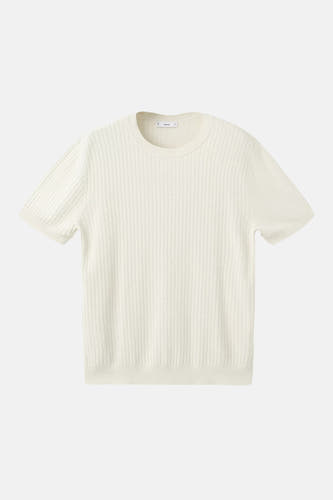 T-shirt écru à manches courtes de MANGO, avec texture côtelée et col rond.