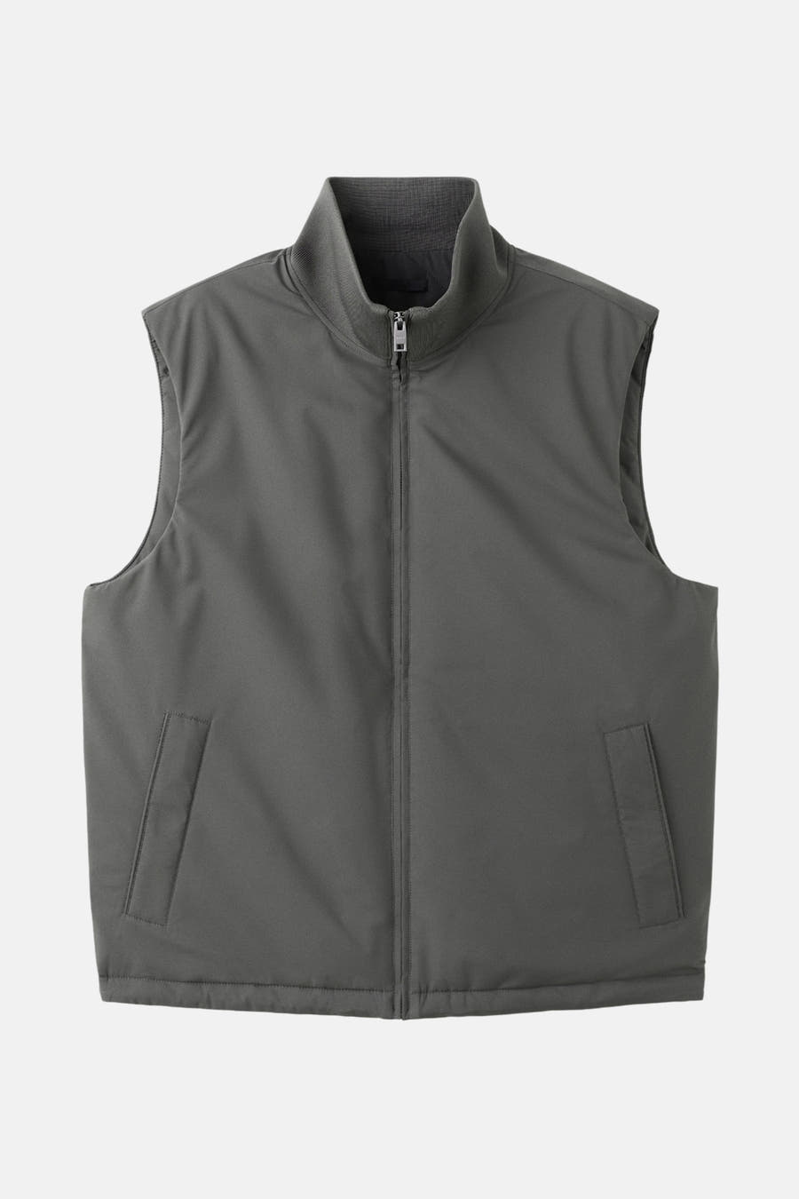 Gilet gris de MANGO, avec une encolure montante et des poches visibles.