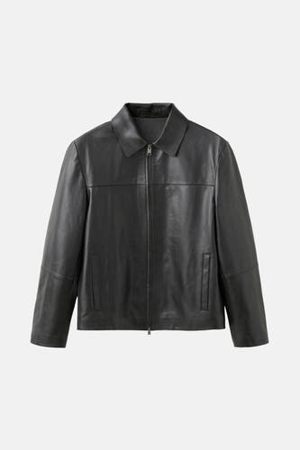 Manteau noir court et court de MANGO avec des manches longues, une fermeture éclair et un col classique.