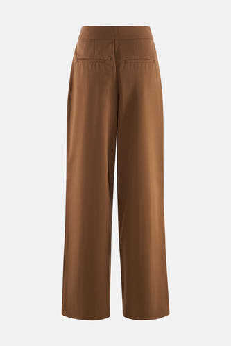 Pantalon khaki de MANGO, avec des jambes larges et des poches arrière, sur un fond blanc.