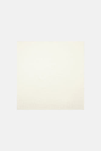 Écru voile d'été de MANGO, avec un motif subtil et des plis légers sur un fond lisse.