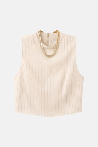 Blouse écru de MANGO avec un motif à rayures verticales et un détail de chaîne argentée.