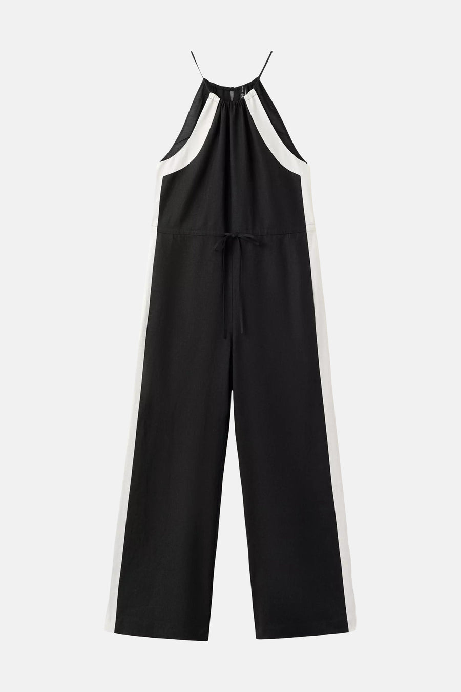 Combinaison noir et blanc de MANGO avec col licou, fines bretelles, cordon de serrage à la taille et jambes larges.