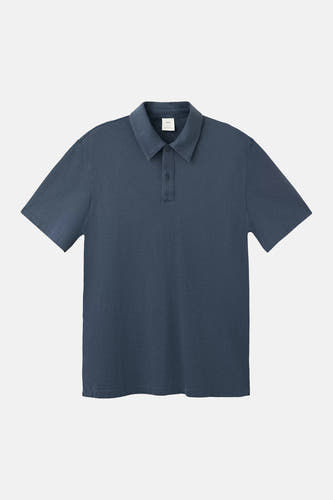 Polo bleu marine de MANGO à manches courtes, col classique et fermeture à deux boutons.