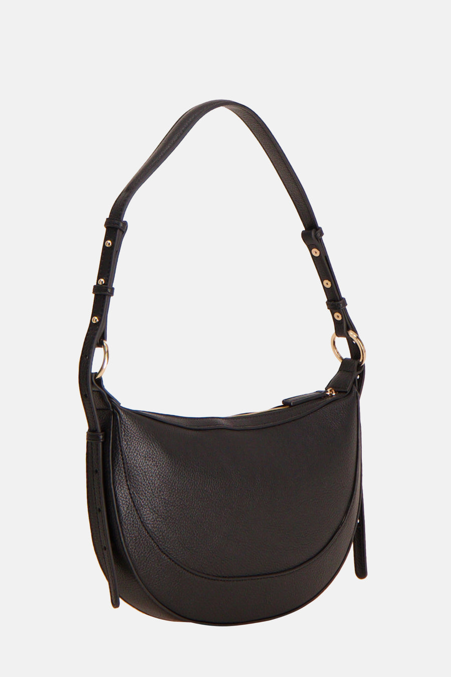 Sac à dos noir de MANGO avec ceen réableable et accents or or contre un fond fond.