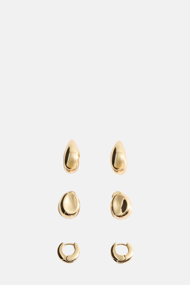 Boucles d'oreilles en or de MANGO, ensemble de trois modèles différents.