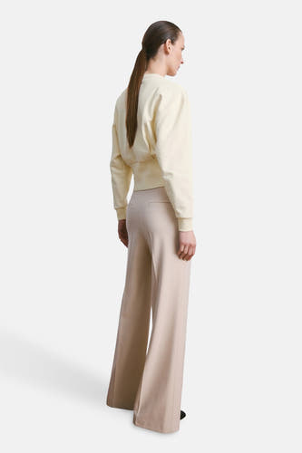 Beige sweater van MANGO, met lange mouwen en een ronde hals.
