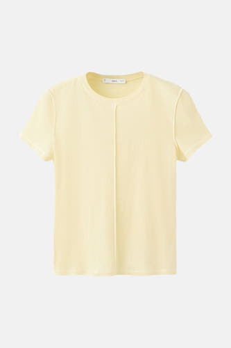 T-shirt jaune à manches courtes de MANGO avec une couture verticale au milieu.