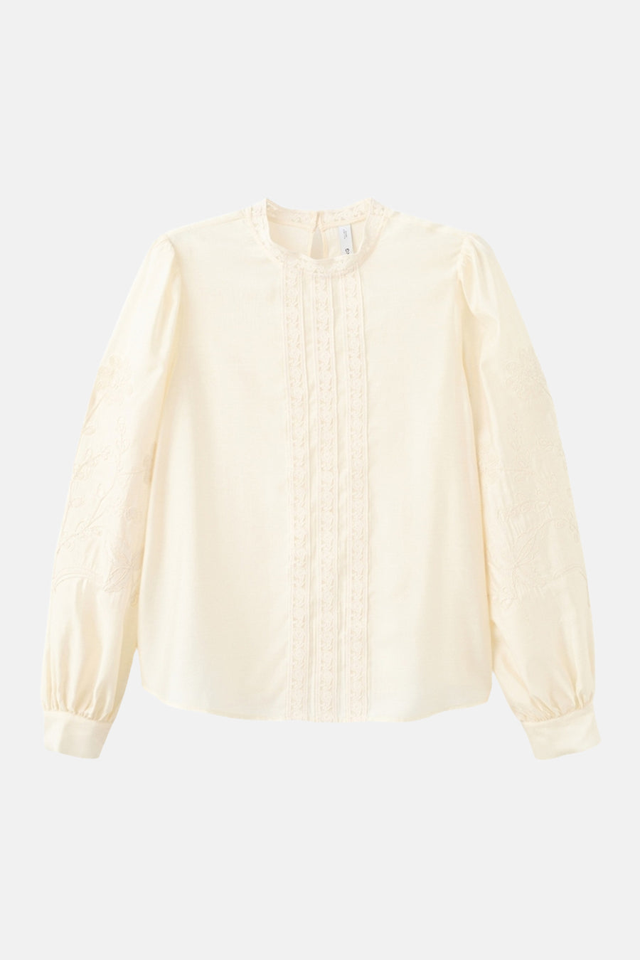 Blouse écru à manches longues de MANGO, avec détails en dentelle et manches brodées.