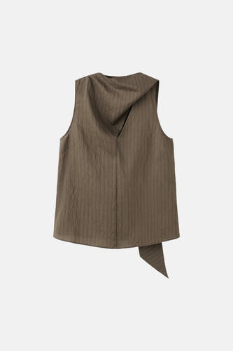 Chemisier marron sans manches de MANGO, avec une texture côtelée verticale et une ligne d'ourlet asymétrique.