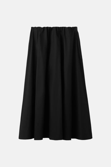 Jupe longue noire de MANGO avec une taille élastique et une coupe évasée fluide.