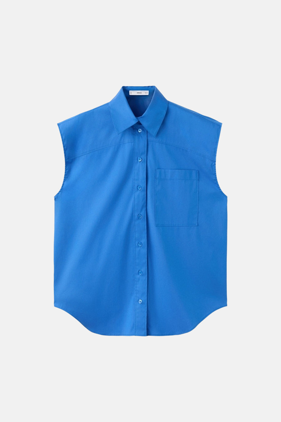 Chemise sans manches bleue de MANGO avec col, fermeture boutonnée, poche poitrine et ourlet arrondi.